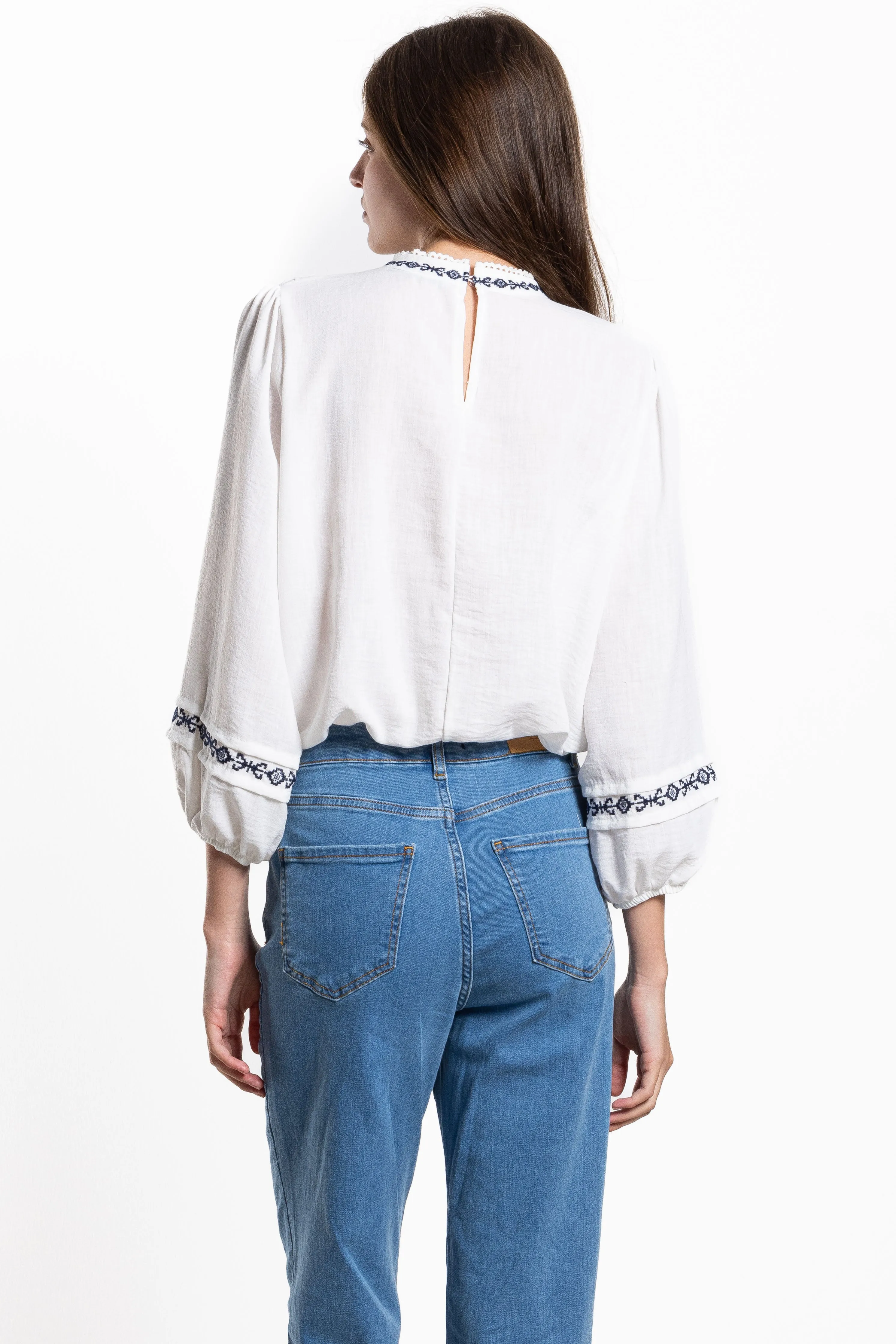 DETIAL EMBROIDERED BLOUSE