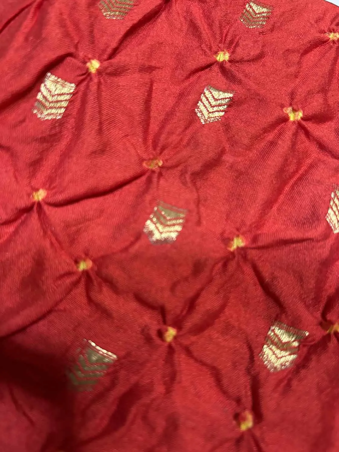 Elegant Red Banarasi Bandhani Handloom Chiniya Silk Fabric ( 2.5 Mtr )