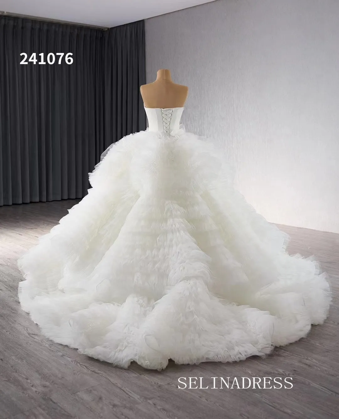 Luxury Haute Couture White Wedding Dress Strapless Ruffles Ball Gown Bridal Dresses 241076